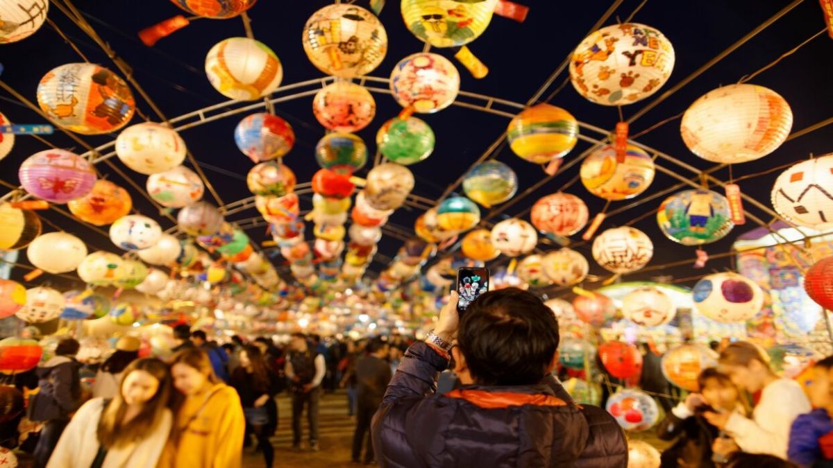 جشنواره ماه کامل چینی (Mid-Autumn Festival)